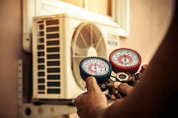 Professional Ac Installation technician working in Bangs, TX